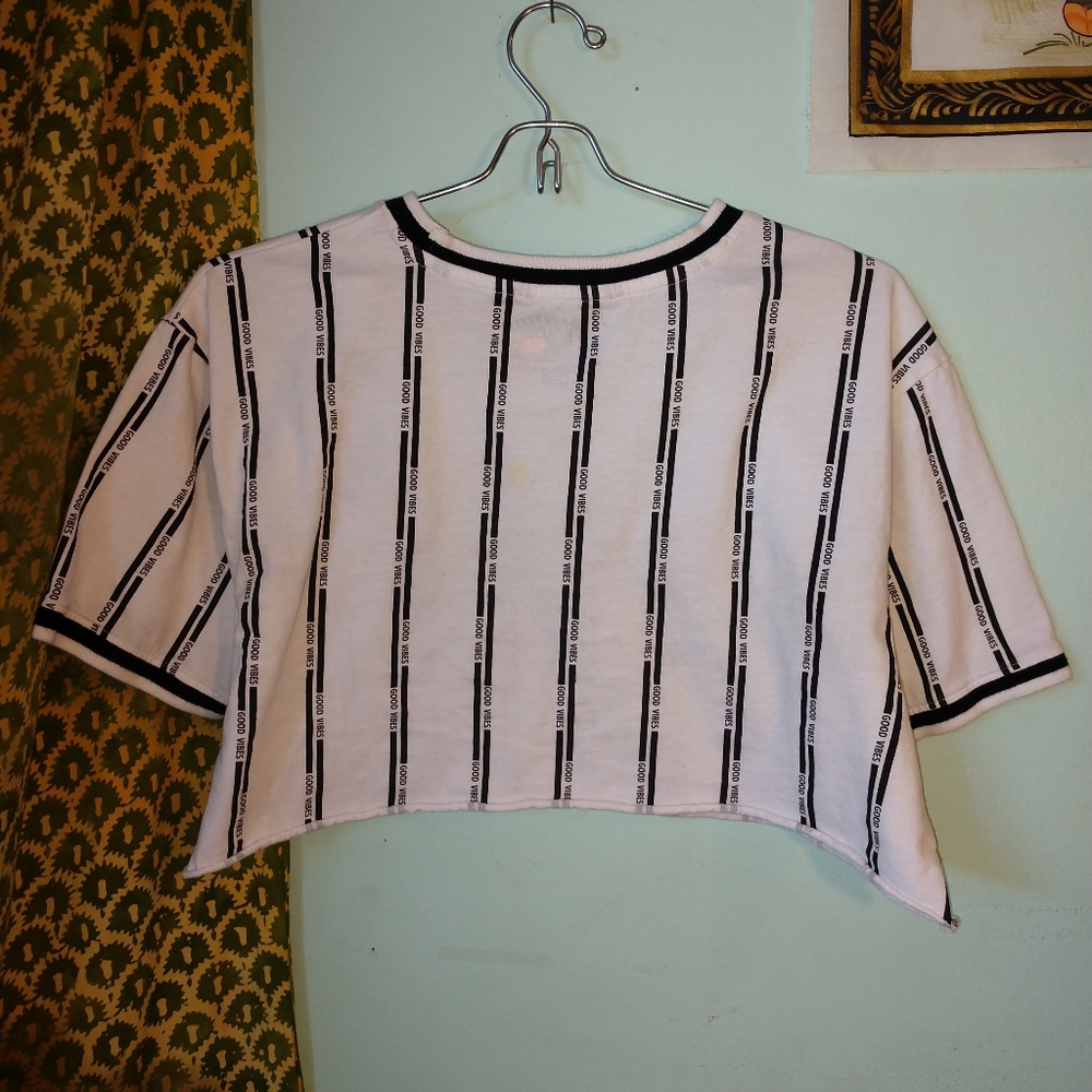 Good Vibes Cropped Referee Tee